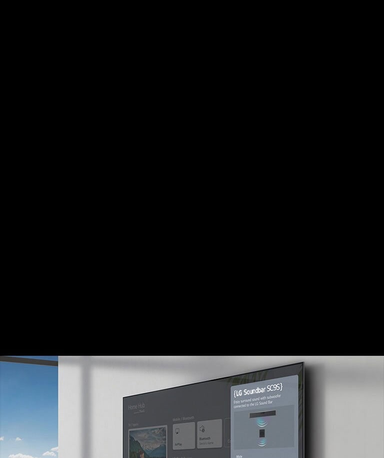 La pantalla de configuración de la barra de sonido LG SC9S se encuentra en el televisor montado en la pared. La barra de sonido también está colgada en la pared justo debajo del televisor.