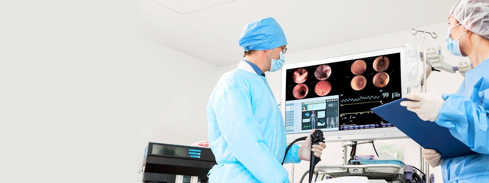 Surgical monitors helping users perform ideally detailed surgery 