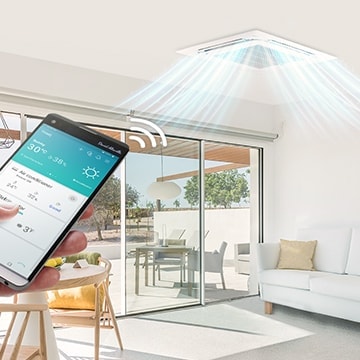 Imagem de alguém operando um ar condicionado de teto, com um smartphone.