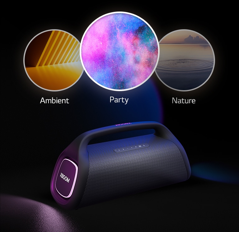 Um LG XBOOM Go XG9 com iluminação púrpura está colocado no chão. Acima dele, aparecem três modos: ritmo, festa, fogos de artifício, espaço.