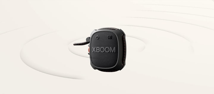 Potentes gráficos de sonido salen del LG XBOOM Go XG2T para mostrar el aumento de sonido.