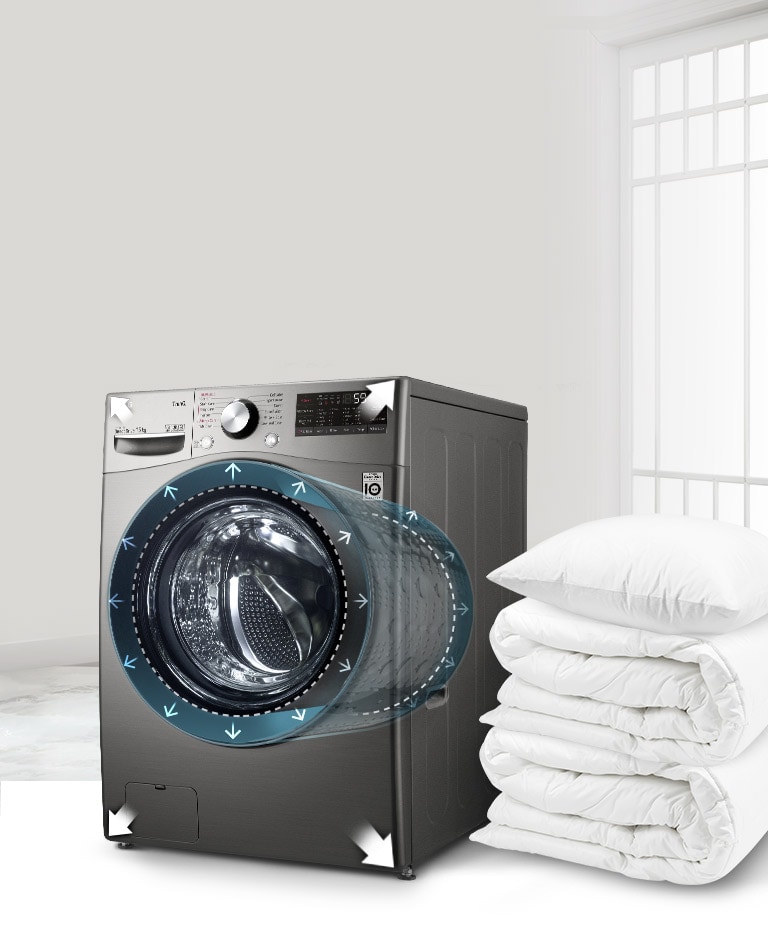 Hay una lavadora en la casa y una manta al lado. La parte central de la lavadora con motor da un efecto transparente, mostrando el interior de la lavadora.
