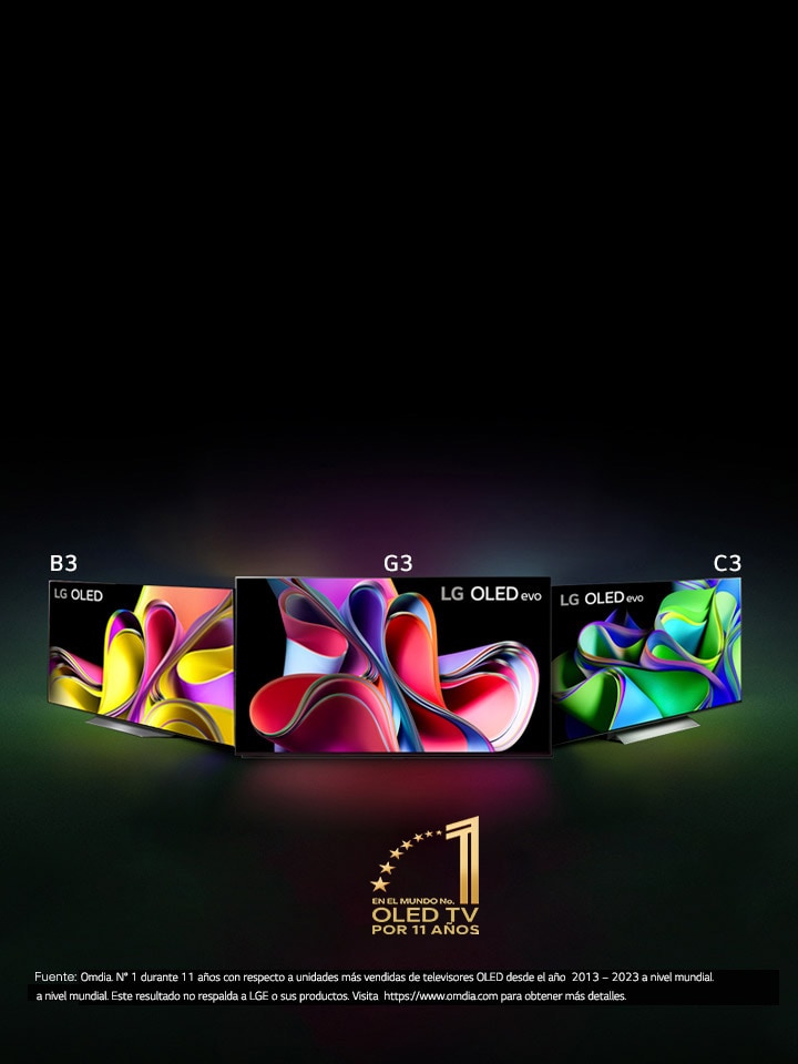 Una imagen de la gama LG OLED sobre un fondo negro, dispuesta en formación de triángulo en ángulo, con el LG OLED G3 en el centro orientado hacia delante. Cada televisor muestra en pantalla una obra de arte colorida y abstracta. El emblema Televisor OLED nº 1 del mundo durante 10 años también aparece en la imagen.