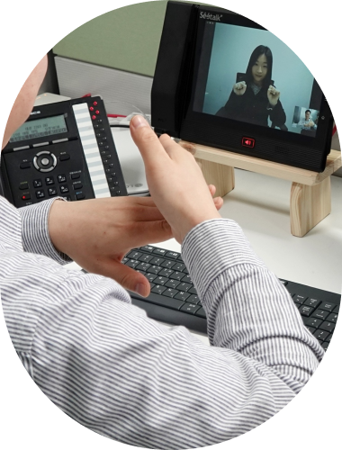 LG Electronics' sign language interpreters are communicating with customers through video calls.