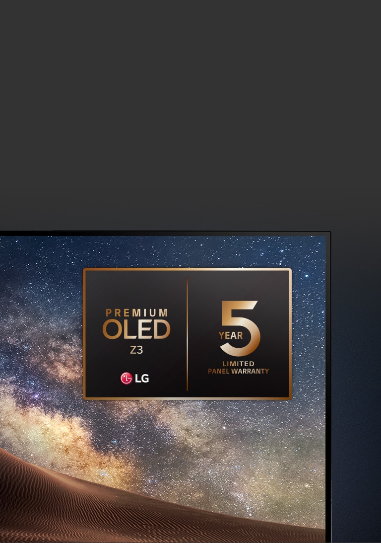 Et billede af nordlyset vises på et LG OLED TV. Tv'ets øverste hjørne er vist mod en sort baggrund, hvor en himmellignende graduering fortsætter. Logoet for den 5-årige panelgaranti vises også på tv-skærmen.