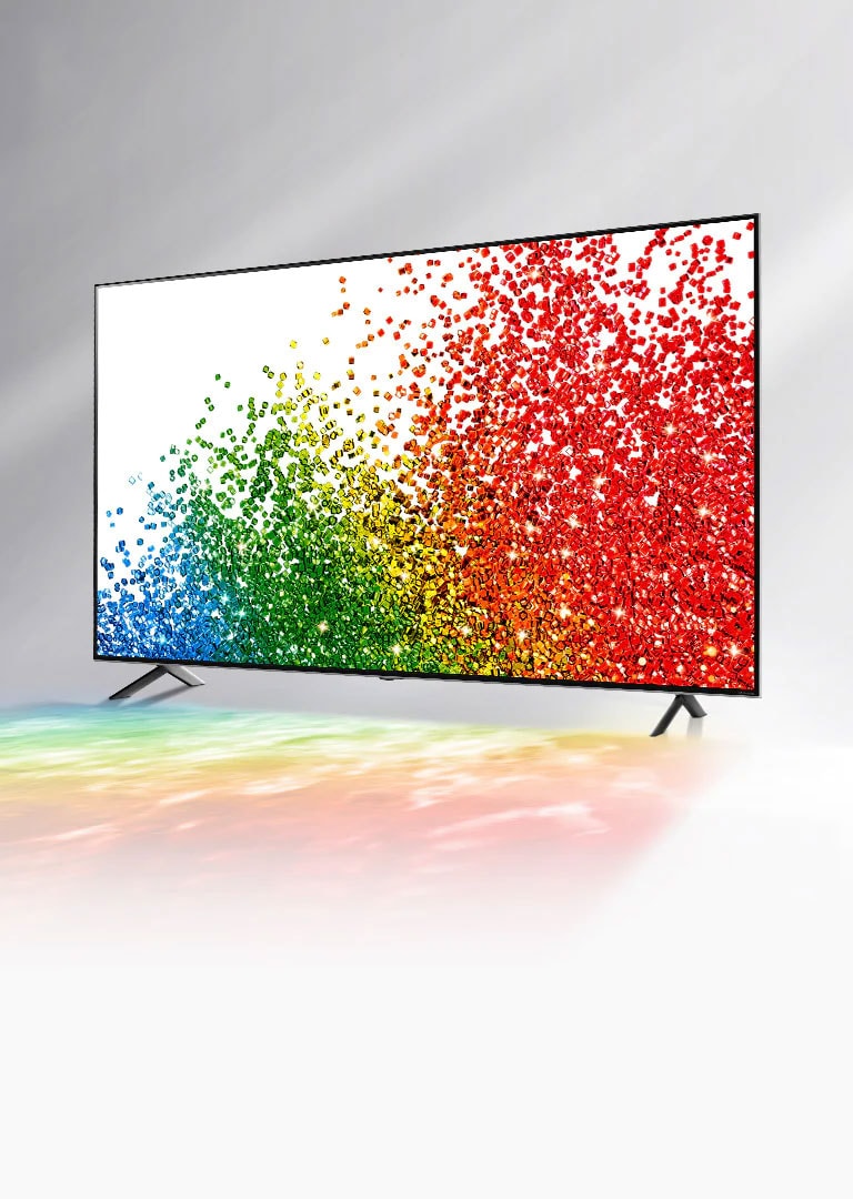 Une image du téléviseur LG NanoCell sur un fond gris avec les couleurs de l’écran qui se reflètent sur le sol devant lui.