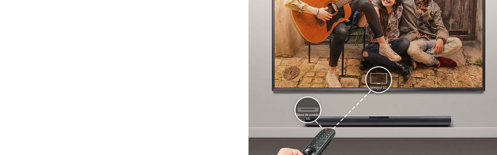 Se aprecia el mando remoto LG en la mano de alguien, que controla el televisor y la barra de sonido al mismo tiempo. Hay íconos de LG TV y LG Sound Bar. 