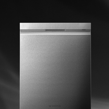 Image showing the front of the LG SIGNATURE Dishwasher and the interior.