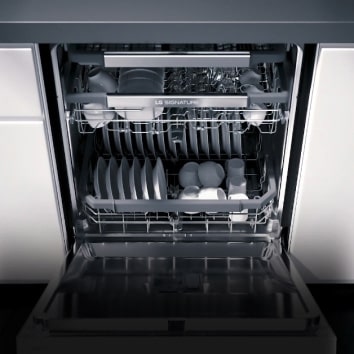 Image showing the front of the LG SIGNATURE Dishwasher and the interior. (Image that appears when you hover the mouse over it)