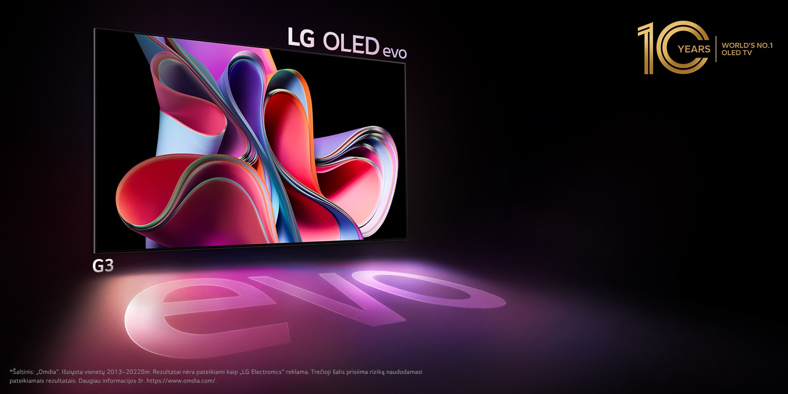 LG OLED G3 vaizdas juodame fone, matomi ryškiai rožiniai ir violetiniai meno kūriniai. Ekranas meta spalvingą šešėlį, kuriame yra žodis „evo“. Vaizdo kairiajame viršutiniame kampe yra emblema „10 metų pasaulio OLED televizorius Nr. 1“. 