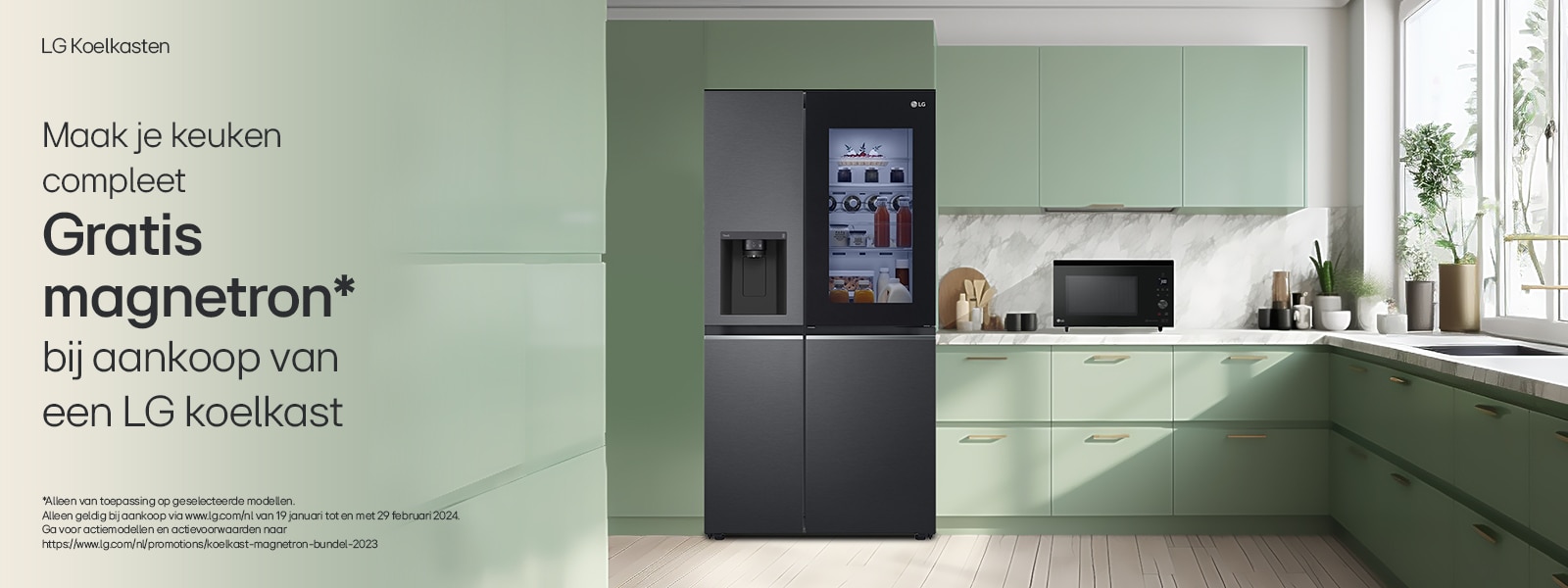 LG Amerikaanse koelkast en magnetron in een groen getinte keuken