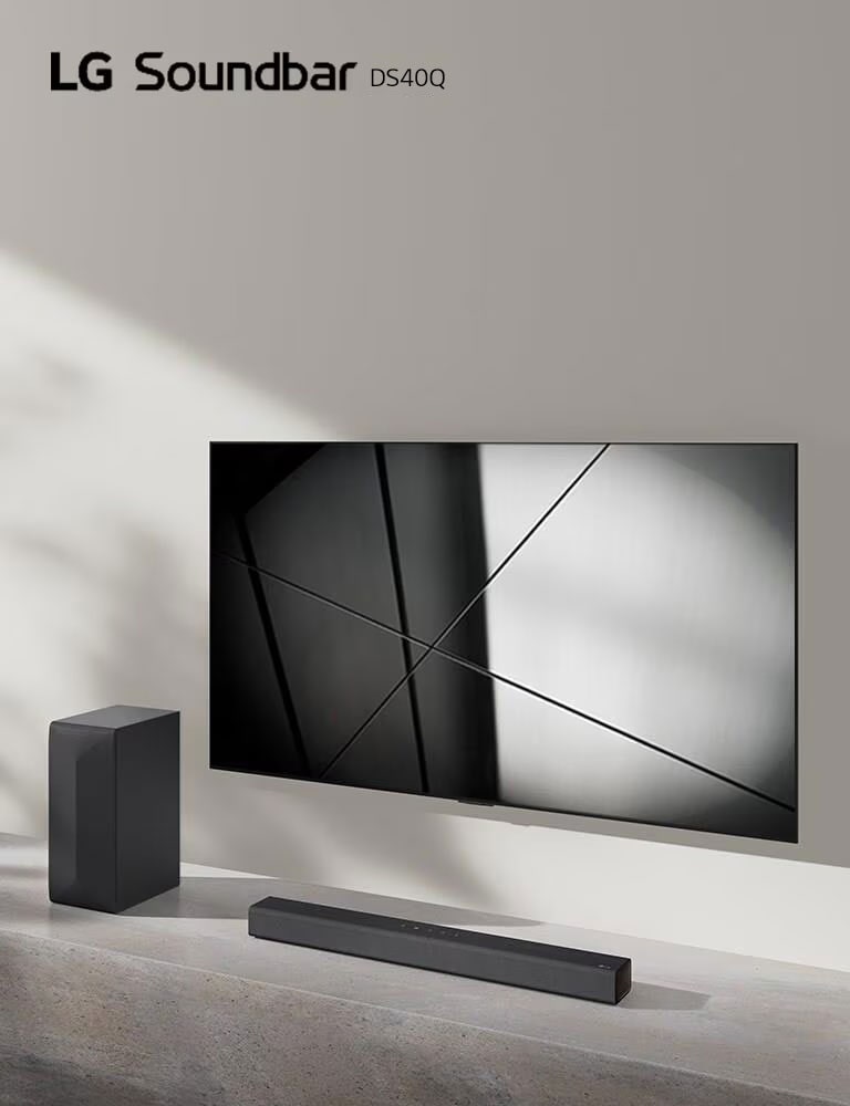 LG Soundbar S40Q en LG TV zijn samen in de woonkamer geplaatst. De tv staat aan en toont een geometrisch beeld.