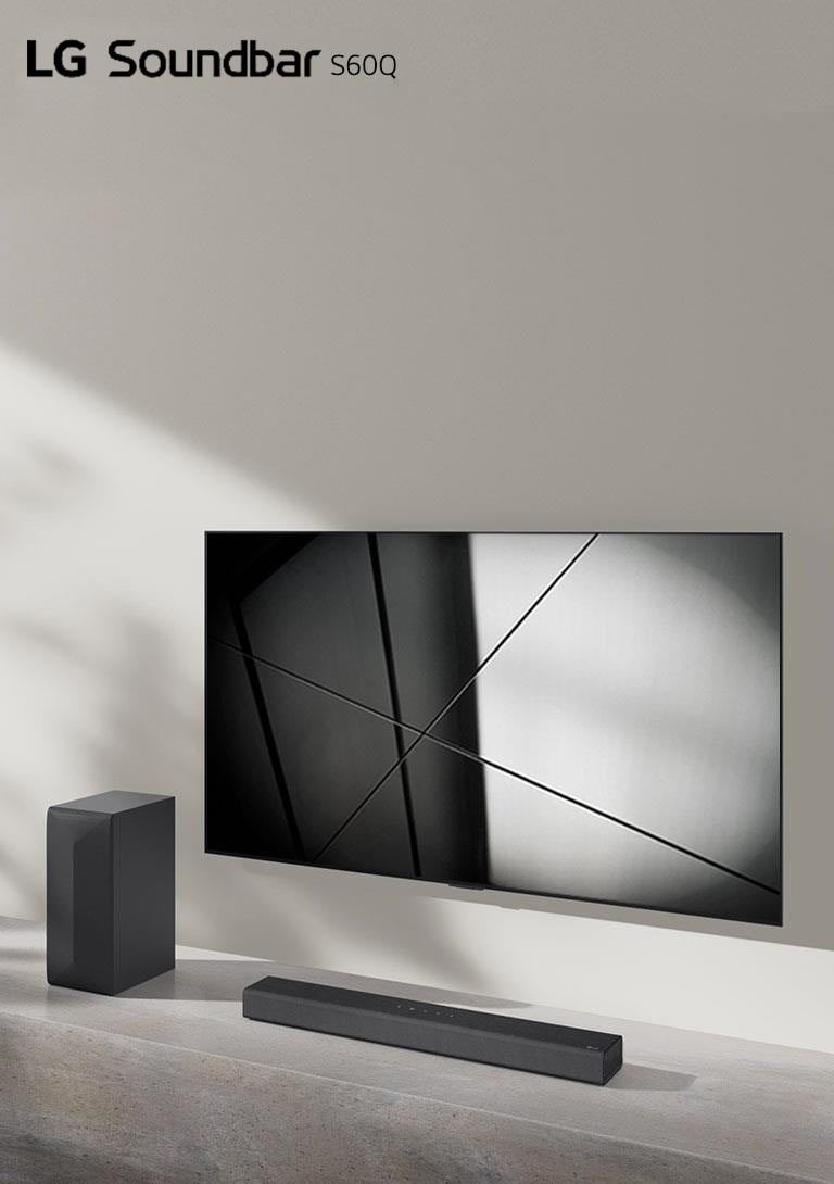 LG Soundbar S60Q en LG TV zijn samen in de woonkamer geplaatst. De tv staat aan en toont een geometrisch beeld.