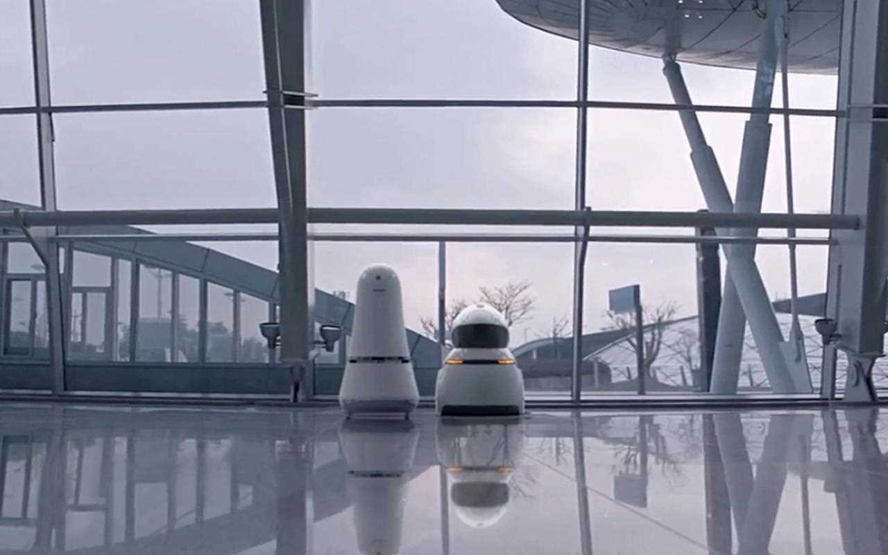 LG CLOi Guide and Cleaning Bots take a much needed break at Korea's Incheon Airport | More at LG Magazine