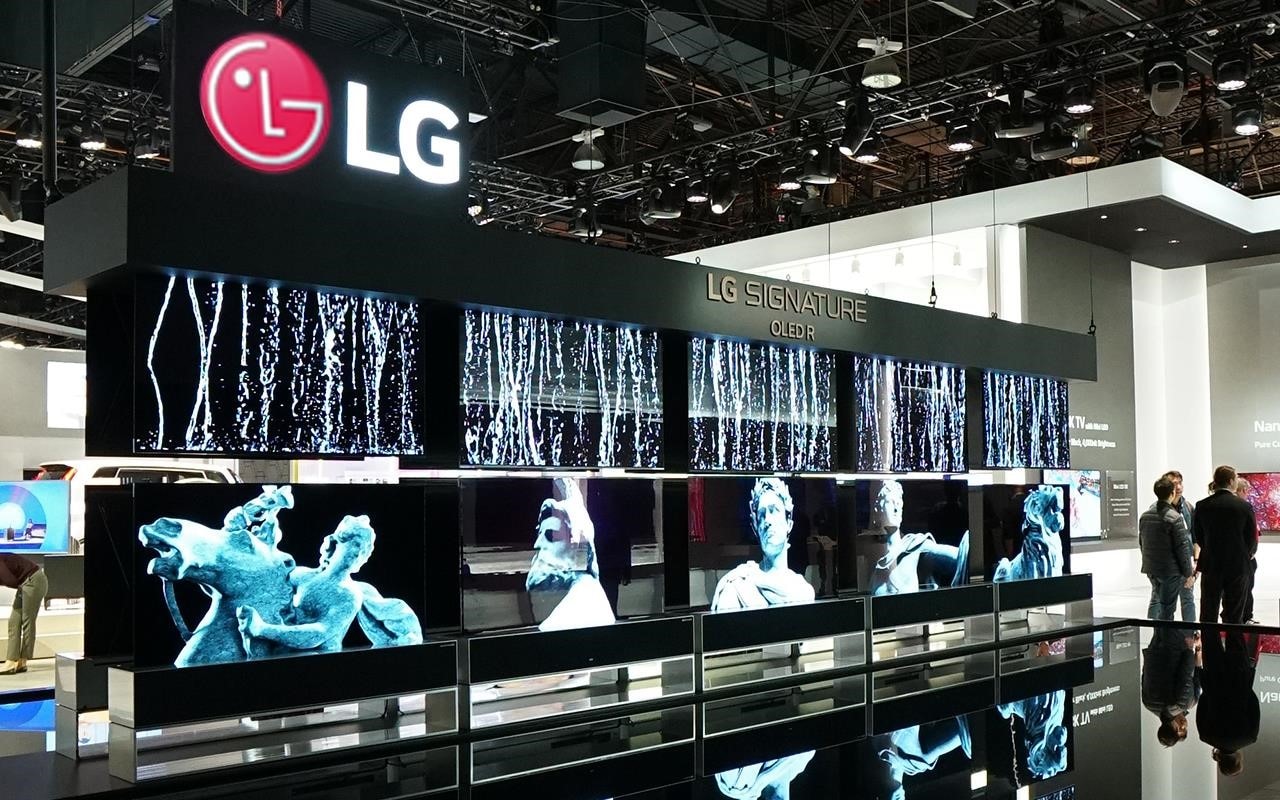 The LG SIGNATURE OLED TV R was on show at CES 2019, and its revolutionary features, including disappearing at the touch of a button, made it a must-see | More at LG MAGAZINE