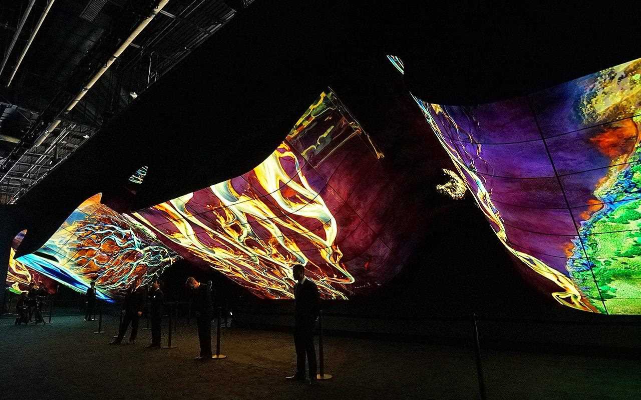 LG produced yet another inspiring and immersive OLED show at CES 2019, with flexible panels coming together to recreate some of nature's greatest moments | More at LG MAGAZINE