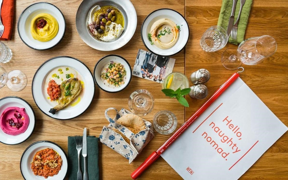 Podróżuj po Berlinie: Restauracja Neni to doskonała propozycja dla osób szukających czegoś wyjątkowego w czasie pobytu w Berlinie w Niemczech.