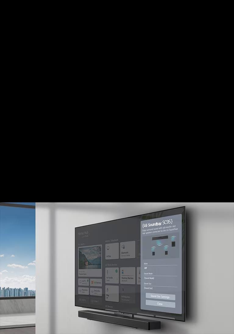 Obrazovka nastavenia zvukového panela LG SC9S na televízore namontovanom na stene. Zvukový panel je takisto zavesený na stene priamo pod televízorom.