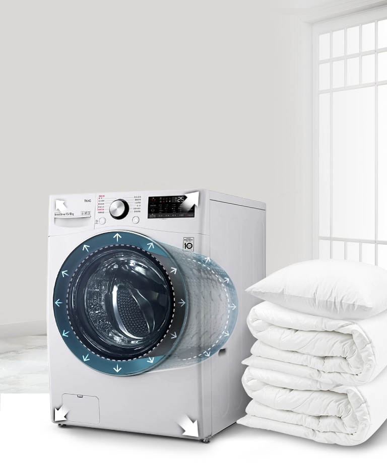 房子裏有一台洗衣機，旁邊有一條毯子。 洗衣機的中間部分帶有馬達，給人一種透明的效果，展示了洗衣機的內部。