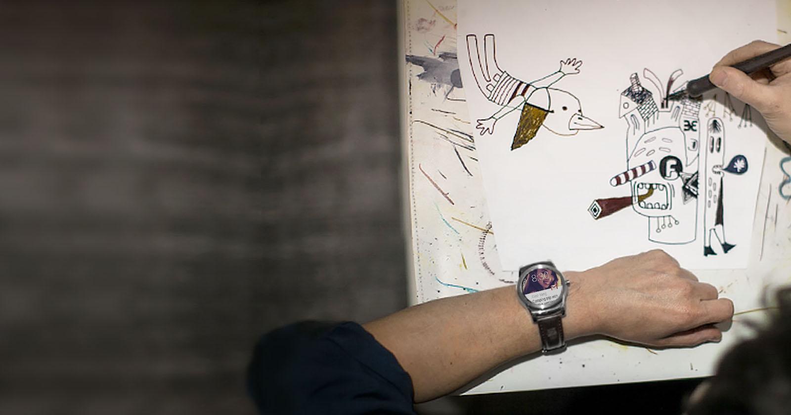 Image of person drawing while simultaneously using the LG Watch Urbane Gold