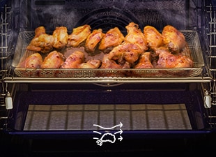 Immagini di ali di pollo cotte con la frittura ad aria.