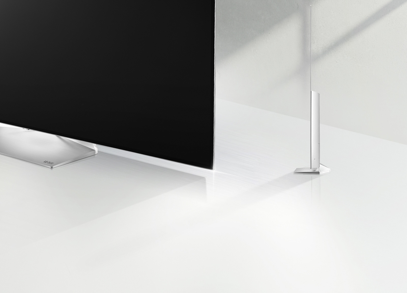 Extreme thinness to blend with any home décor1