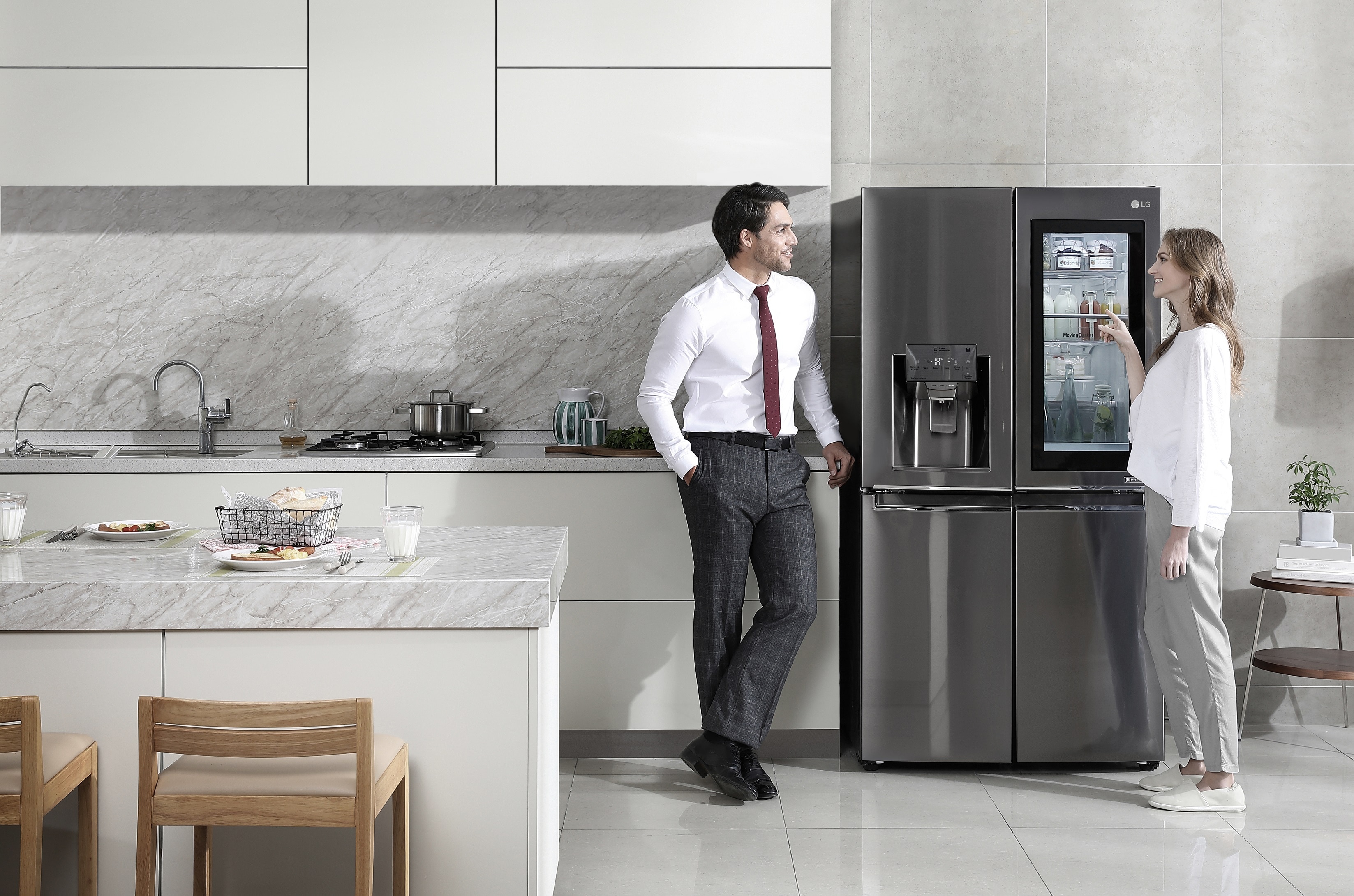 Бытовая техника статьи. Холодильник LG instaview. LG холодильник 2021. LG Smart Fridge. Техника для кухни LG Signature.