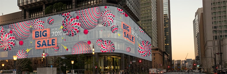 An LED is installed to fit the shape of the building’s outer wall which has rounded corner.