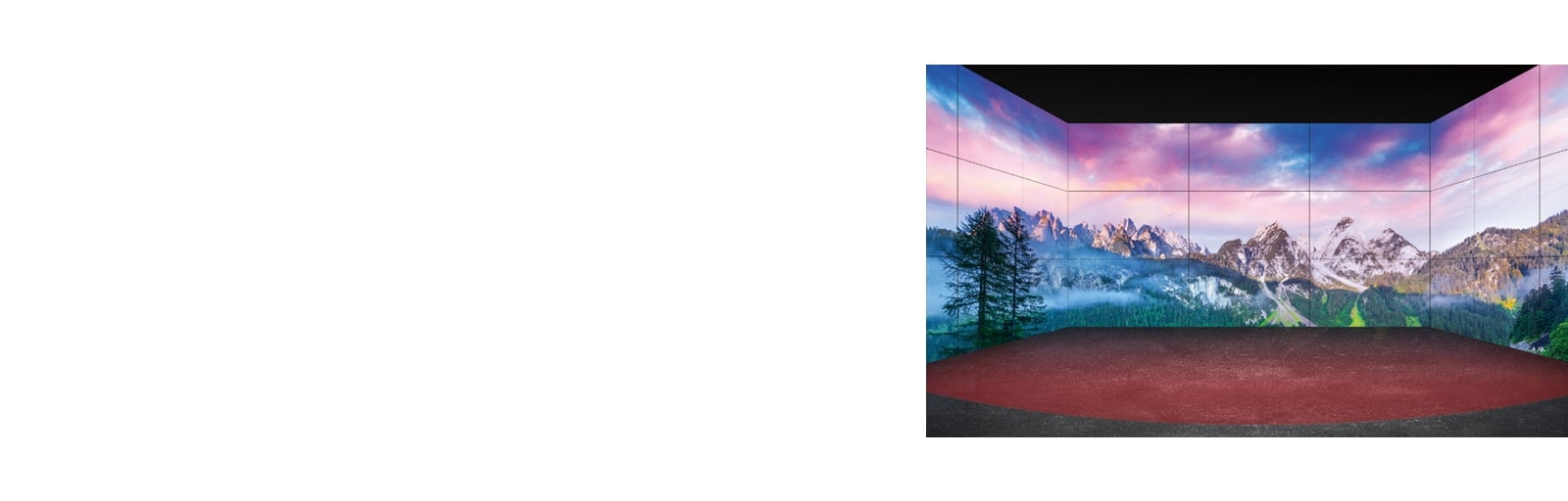 Several screens installed on both sides and front wall provide a more vivid and wider view.