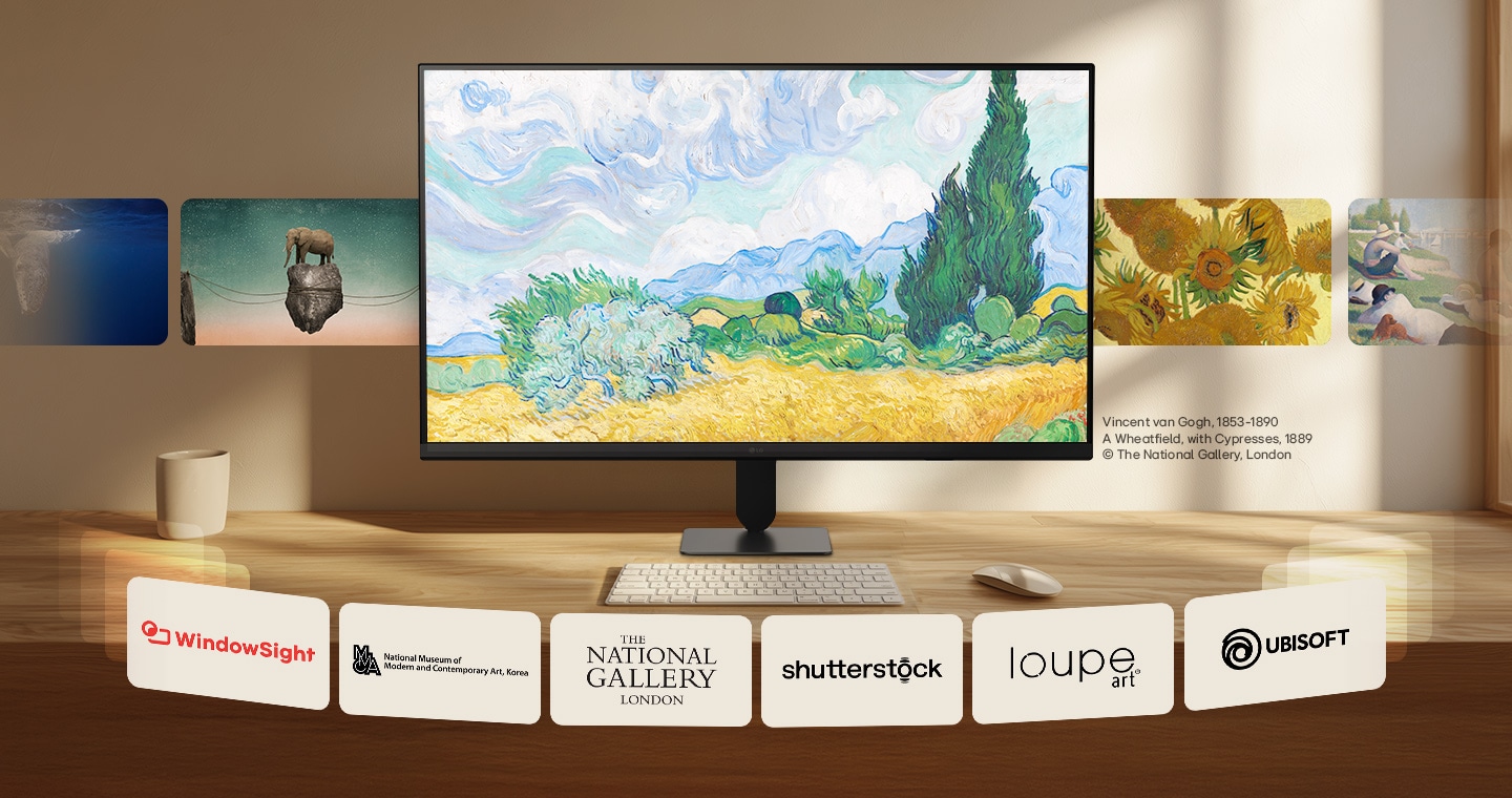 شاشة LG Smart Monitor تعرض الأعمال الفنية الدوارة ومحتوى معرض الصور على webOS، والتي تتميز باللوحات الشهيرة ومصادر الفن البصري، والمُثبّتة على مكتب نظيف مع لوحة المفاتيح والماوس، مما يسلط الضوء على شاشة الفن الرقمي، وعرض المعرض، وتجربة المحتوى المحيط
