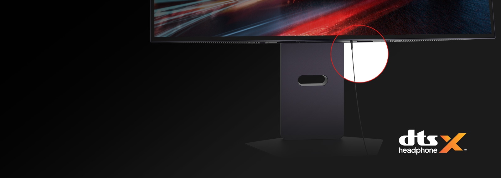 The 4-pole headphone cord is connected to the monitor.
