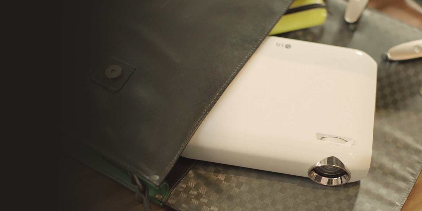 AE-EN_C_Projector_Minibeam_M03A_001_1477628383991