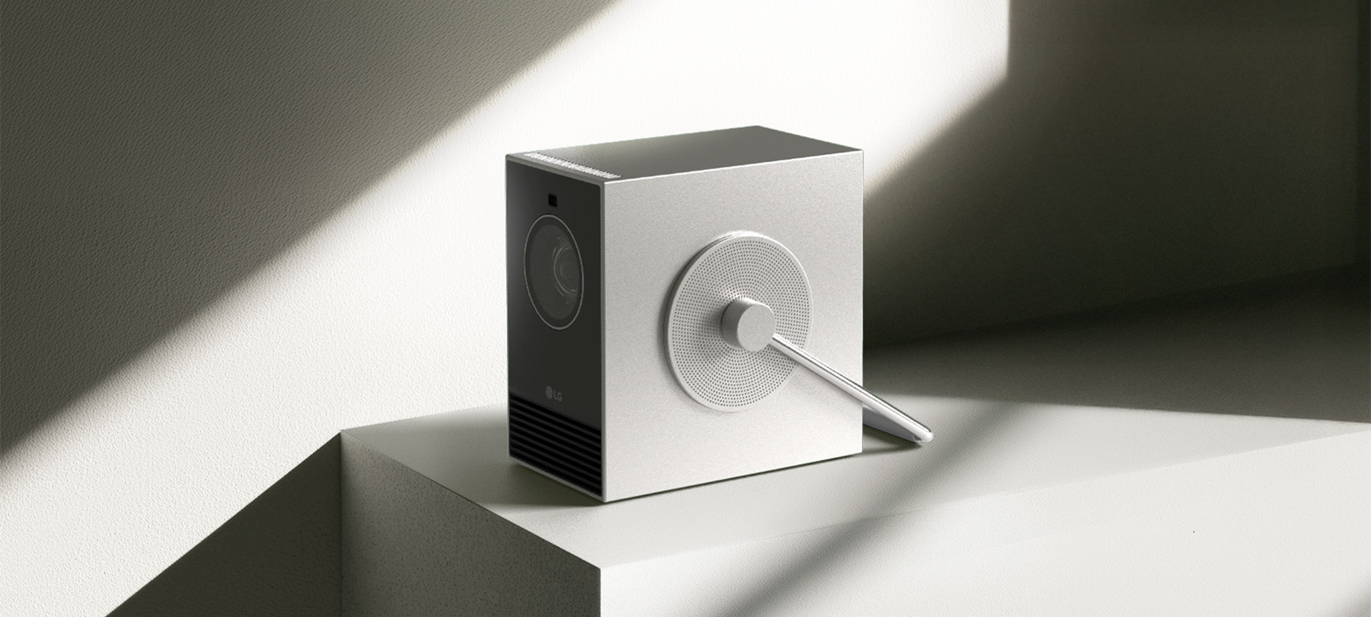 Side image of the LG CineBeam Q pu600u projector.