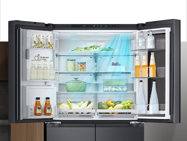 Inside the refrigerator filled with ingredients, blue arrows, which mean cold, are displayed below, on both sides, and on the whole.