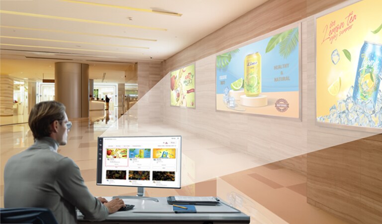 An administrator is controlling multiple signage devices collectively using a personal PC.