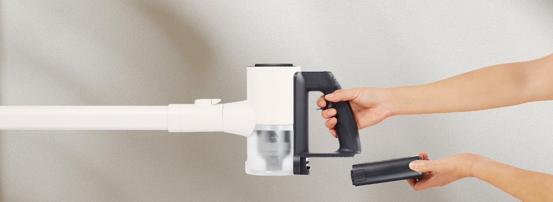 Easily detachable battery