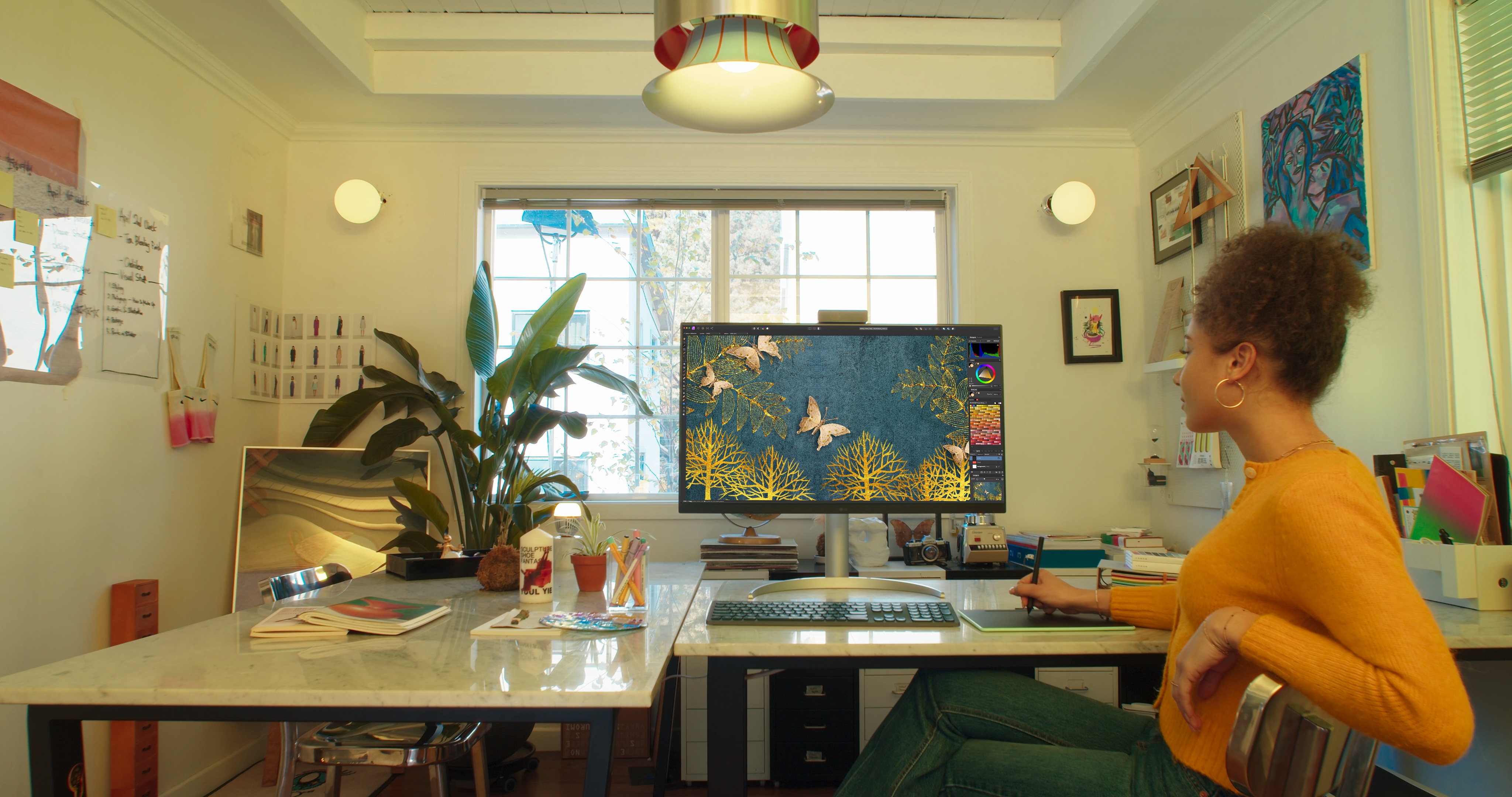 LG COMPUTER MONITOR
                                    