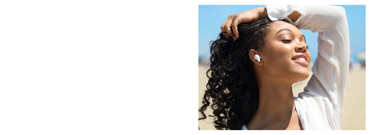 شخص مستلقٍ على السرير يخلد إلى نوم هانئ وهو يرتدي سماعات الأذن T90.