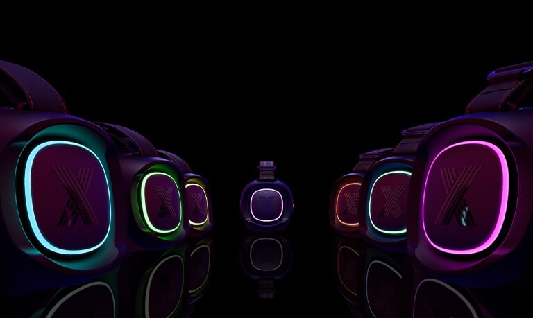 صورة جماعية لمكبر الصوت LG XBOOM Go XG8T. إضاءات مختلفة مضاءة.