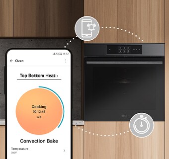 This is an image where icons expressing timers and push notification functions are connected between the smart phone and the oven.