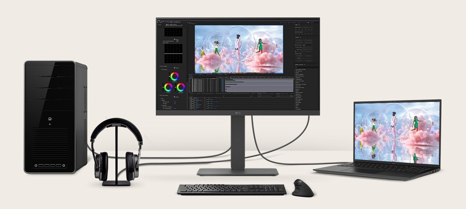 صورة أمامية تُظهِر محطة عمل مع أجهزة متعددة متصلة بالشاشات.	