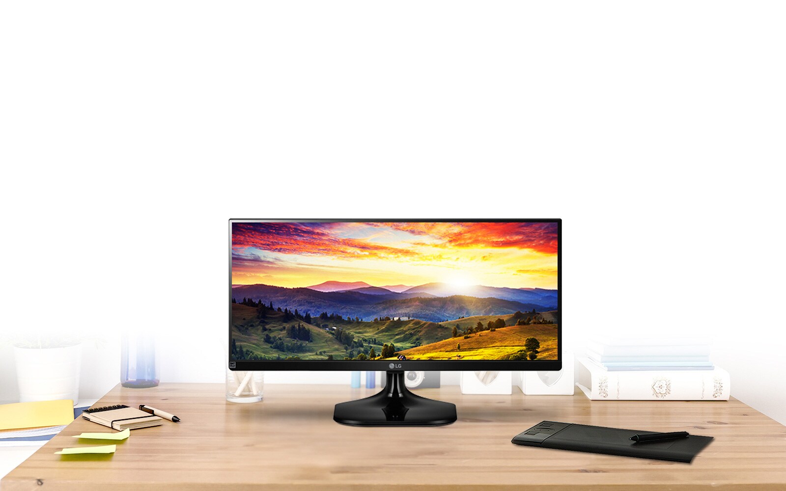 شاشة UltraWide™ FHD بنسبة 21:9 بتقنية IPS Display1