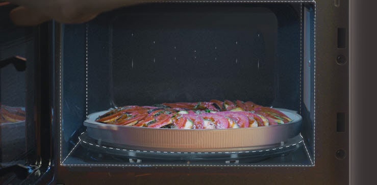 يُظهر طبقًا كبيرًا تم وضعه في LG Neochef™.