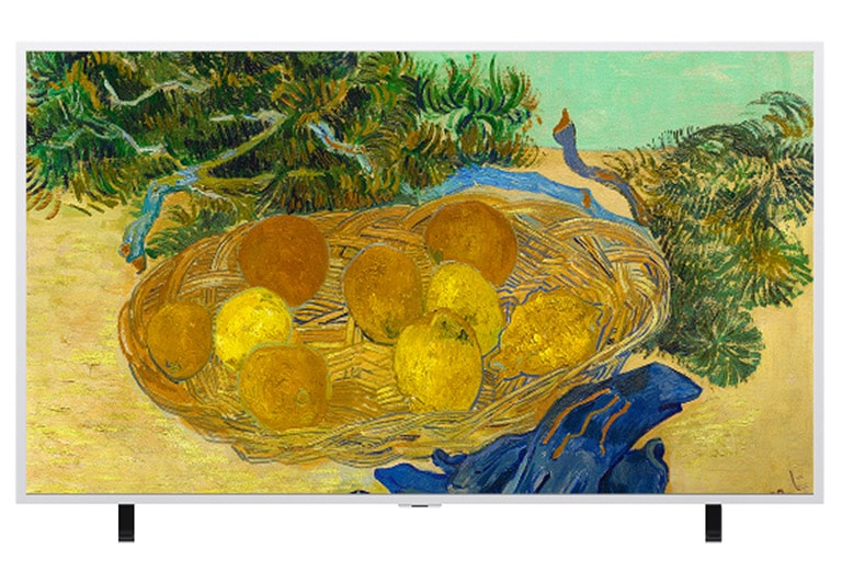 يملأ المنظر الأمامي لتلفزيون LG ART الشاشة بلوحة فنسنت فان جوخ، حيث تظهر الليمونات الصفراء ذات الملمس المميز وأوراق الشجر الخضراء بوضوح على الشاشة وكأنها عمل فني معروض في معرض فني.