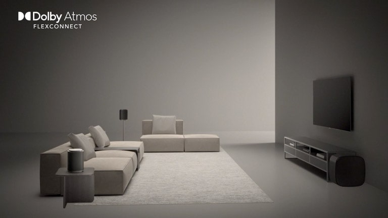 يعرض تلفزيون LG TV المزود بميزة Sound Suite وتقنية DAFC (Dolby Atmos FlexConnect) غرفة واسعة مع وضع مرن للتلفزيون ومكبرات الصوت اللاسلكية، ما يُبرز تجربة صوت Dolby Atmos غامرة ومُحسّنة لمواقع السماعات المختلفة.