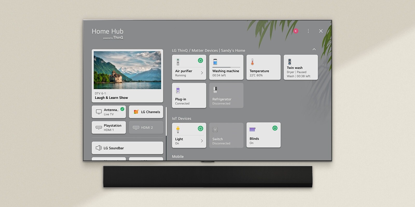جهاز التحكم عن بعد موجه إلى LG OLED TV ويتم عرض الإعدادات على الجانب الأيمن من الشاشة.