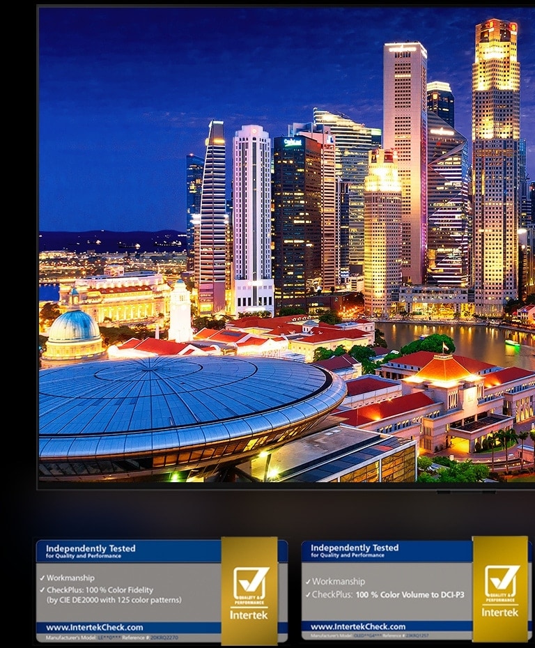 مشهد مدينة مزدحم في وقت الأصيل بألوان وتباينات جريئة.