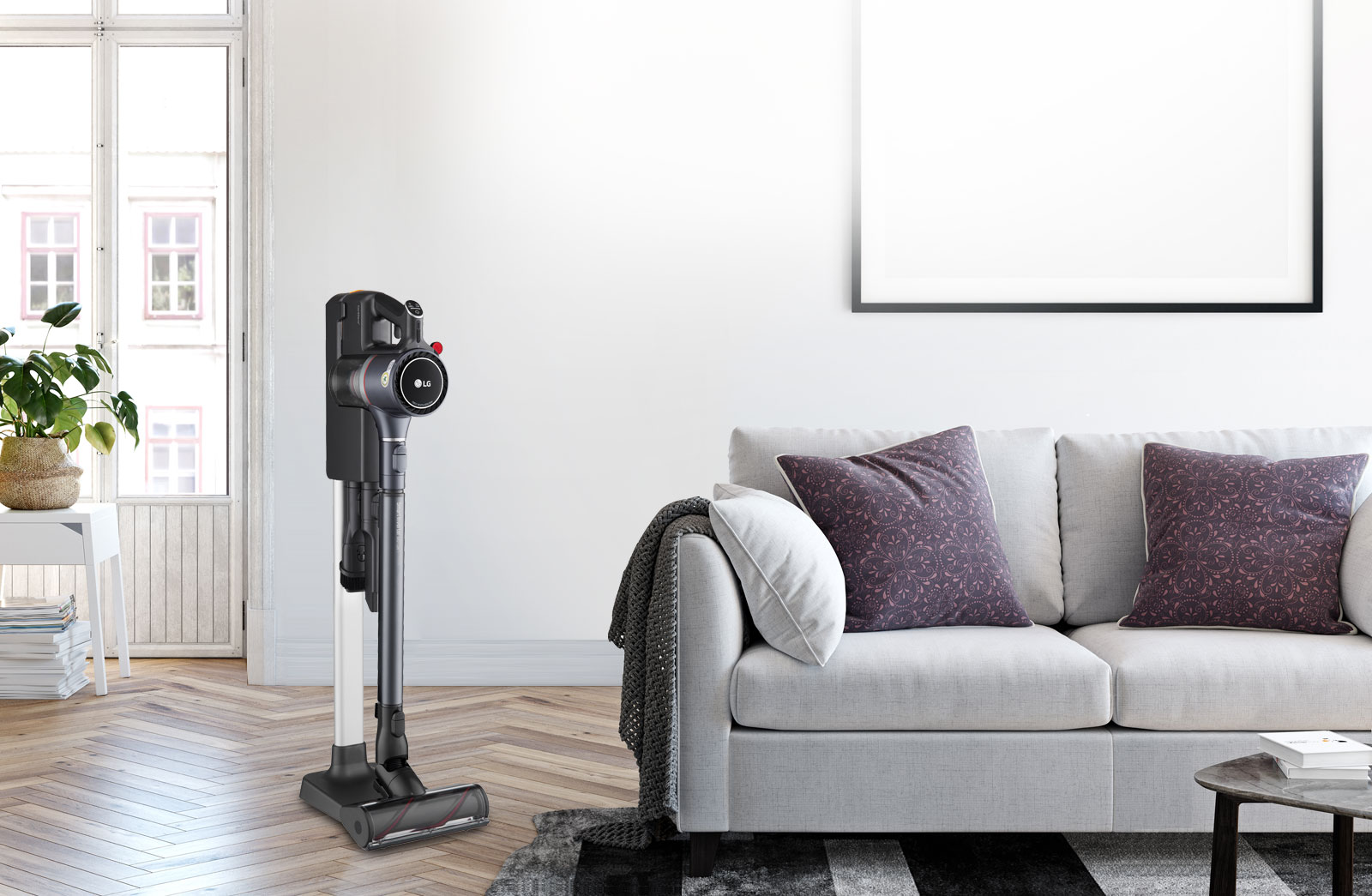 توجد المكنسة الكهربائية CordZero A9 Kompressor في حامل الشحن في غرفة المعيشة الموضوعة بالقرب من الأريكة.