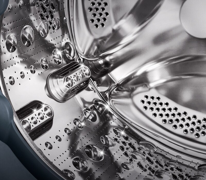 الصورة الداخلية للغسالة حيث تُمكن رؤية الرافع المصنوع من الصلب.