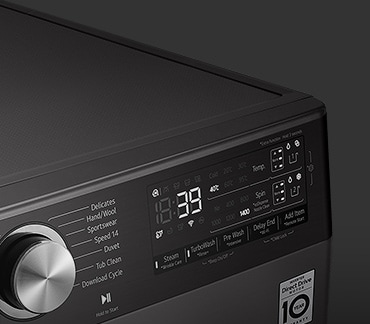 هذه صورة مكبرة للوحة الغسالة بحيث تمكن رؤية الشاشة بوضوح.